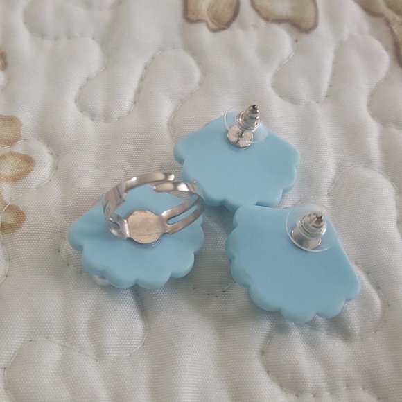 blue yume kawaii scallop seashell earring ring set - Picture 2 of 3
